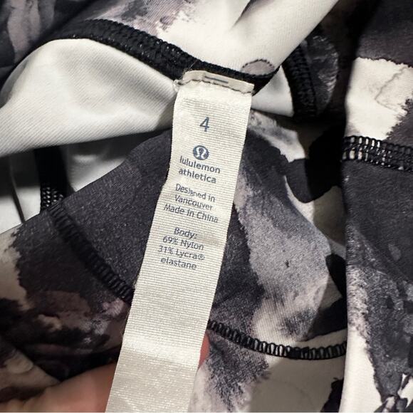 Lululemon Wunder Under Crop High Rise Leggings‎ in Obscurred Black Daisy Maeve 4 - Picture 8 of 12